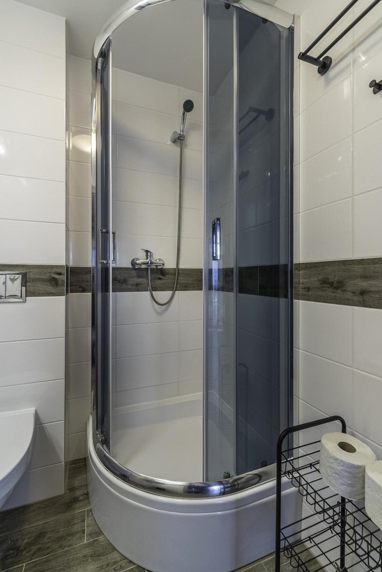 Frajda Domki - Apartamenty 6-Osobowe - Salon I Dwie Sypialnie Oraz Studia 4-Osobowe - Pokoj Z Aneksem Kuchennym Rewal Eksteriør billede