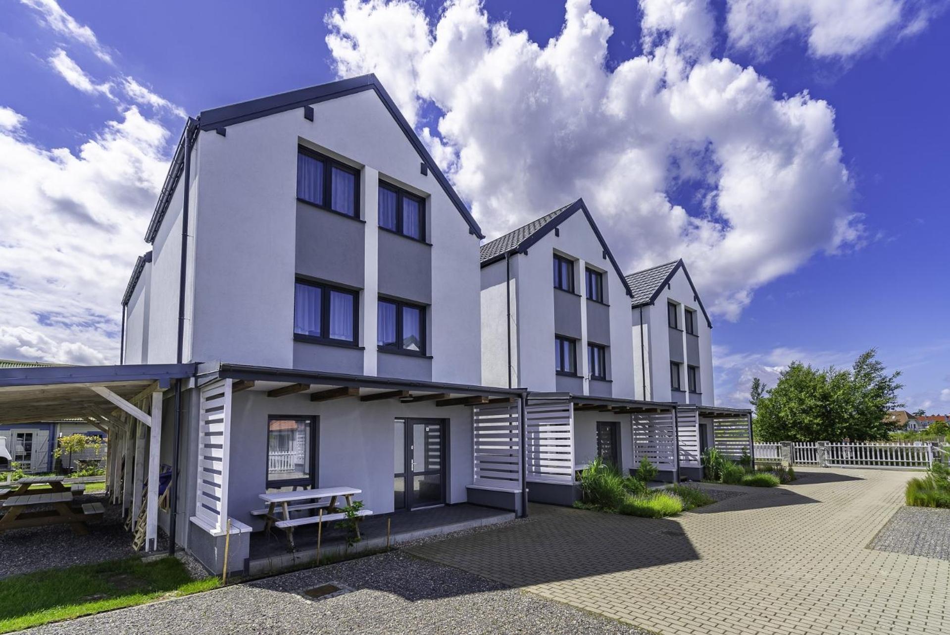 Frajda Domki - Apartamenty 6-Osobowe - Salon I Dwie Sypialnie Oraz Studia 4-Osobowe - Pokoj Z Aneksem Kuchennym Rewal Eksteriør billede
