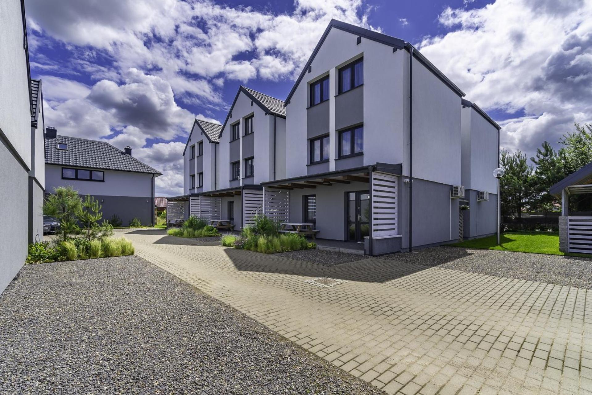 Frajda Domki - Apartamenty 6-Osobowe - Salon I Dwie Sypialnie Oraz Studia 4-Osobowe - Pokoj Z Aneksem Kuchennym Rewal Eksteriør billede